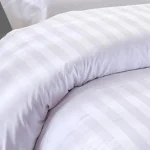 Husă pilotă hotelieră bumbac Damasc Satinat dungă 1 cm 180×220