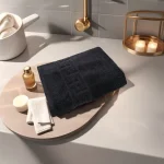 Prosop de Lux 70×130cm 100% Bumbac Pieptanat 650 g/mp-Negru