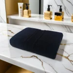 Prosop Pufos de Lux 70×130cm, 100% Bumbac Pieptanat, Zero Twist, 650 g/mp-Negru